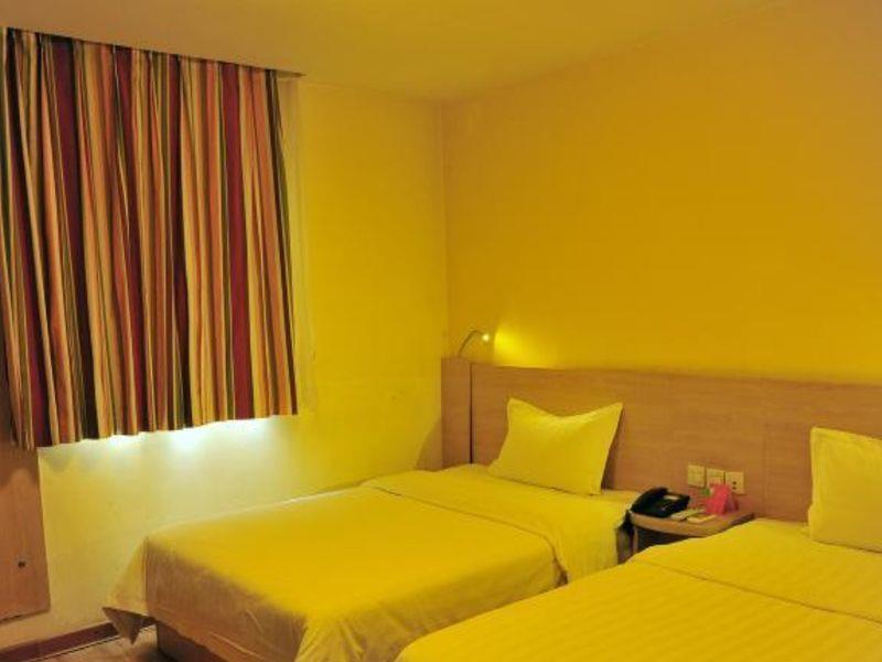 7 Days Inn Chengdu East Railway Station West Squar 외부 사진