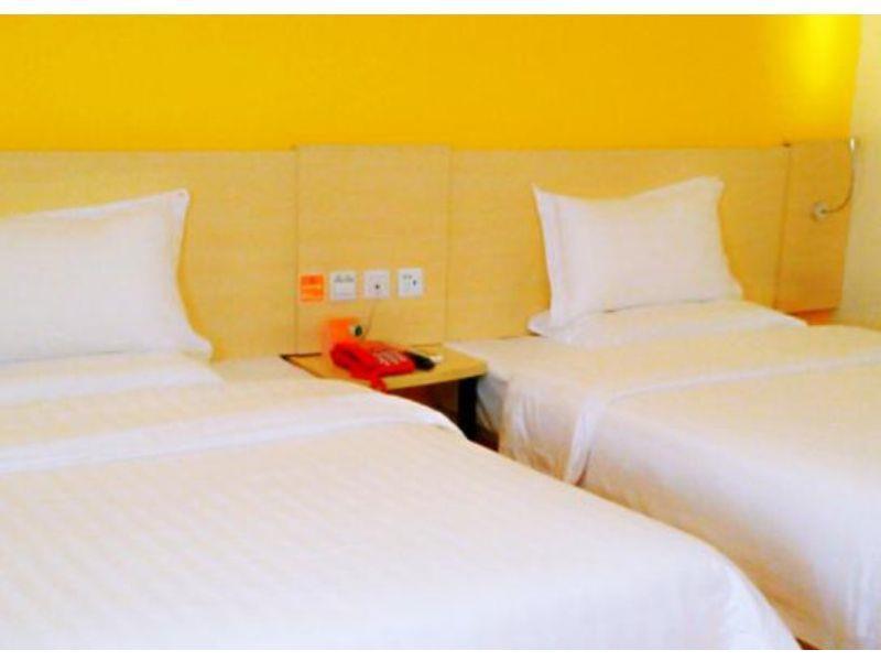 7 Days Inn Chengdu East Railway Station West Squar 외부 사진